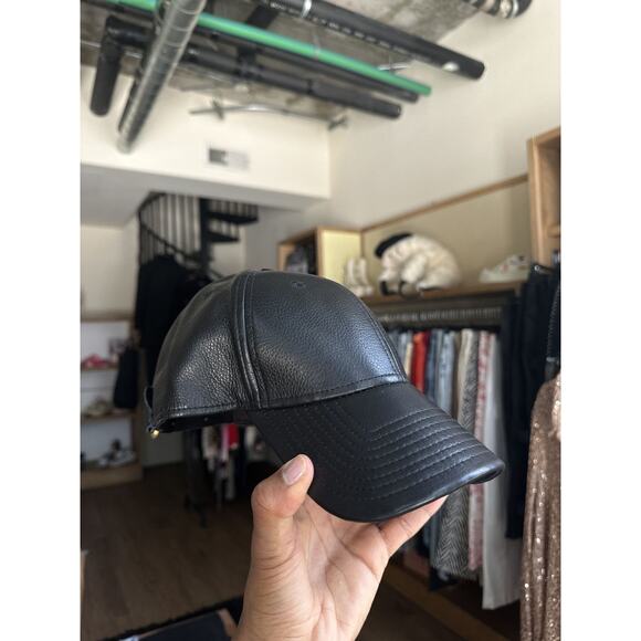 Marc Jacobs Genuine leather pebbled cap